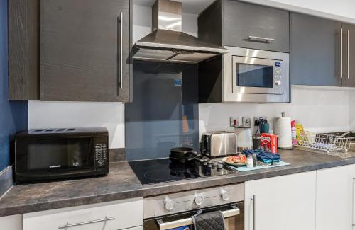 Wigan House | 4-Bed House for Contractors, Groups, Families, WiFi, Parking, SmartTV, Sleeps 8, Near Wigan Pier