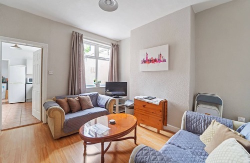 Wolverhampton Apartment | 4 Bed House in Wolverhampton Your Home From Home
