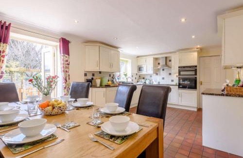Bakewell House | 4 Bed in Bakewell PK911