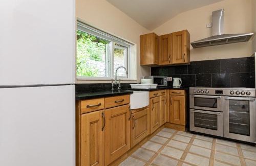 Bala House | 4 Bed in Bala 75288