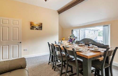 Bala House | 4 Bed in Bala 75288