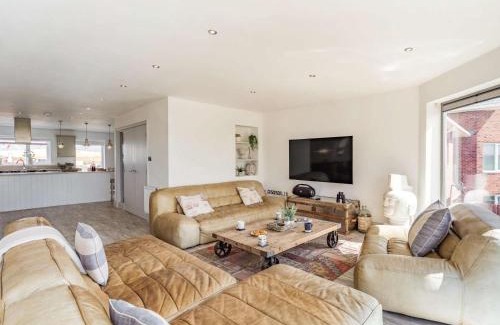 Blyth House | 4 Bed in Blyth 87734