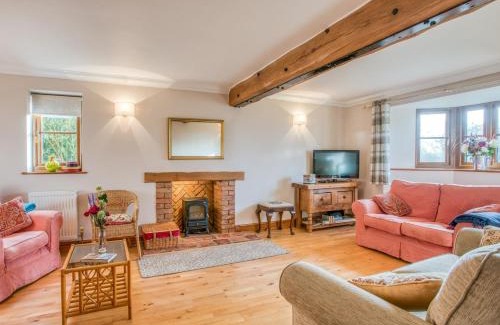 Briston House | 4 Bed in Briston 77924