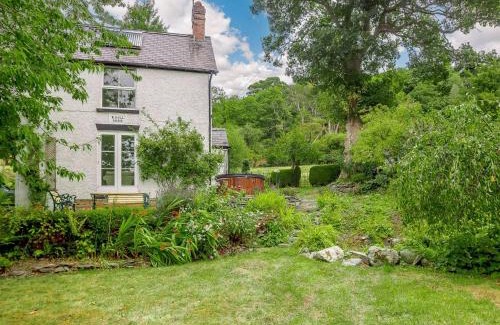 Corwen House | 4 Bed in Corwen 88868