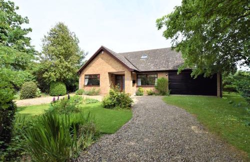 Cromer House | 4 Bed in Cromer KT116