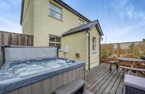 Llanfihangel-Ystrad House | 4 Bed in Dihewyd oc-f32351