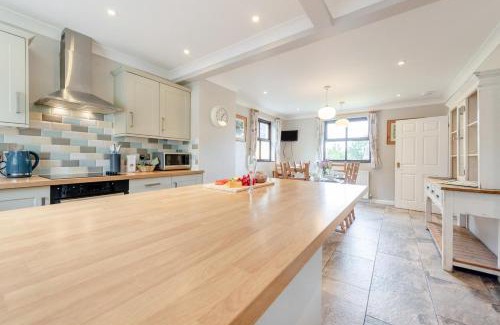 Llanfihangel-Ystrad House | 4 Bed in Dihewyd oc-f32351