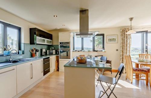 Moorlinch House | 4 bed in Glastonbury SHALO