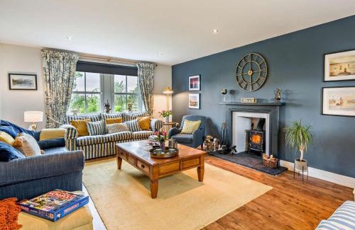 Hayton House | 4 Bed in Hayton SZ119