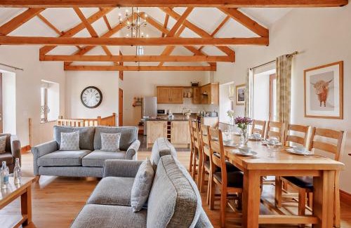 Launceston House | 4 Bed in Launceston BRHIG
