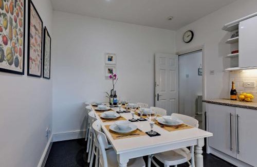 Malvern Apartment | 4 Bed in Malvern 57335