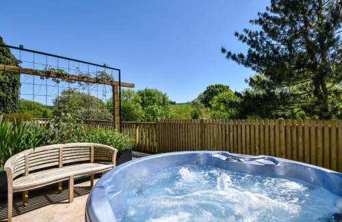Newtown House | 4 Bed in Newtown 48641
