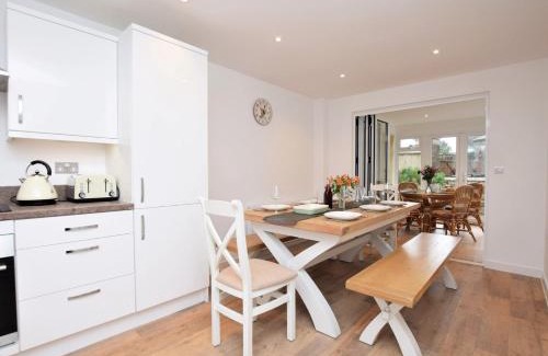 Westward Ho House | 4 Bed in Northam 53701