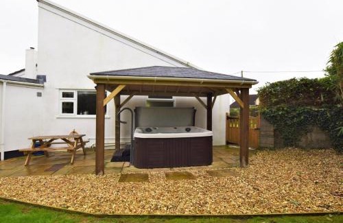 Bideford House | 4 Bed in Parkham 76452