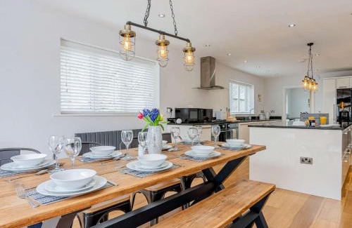 Penygroes House | 4 Bed in Penygroes 86423
