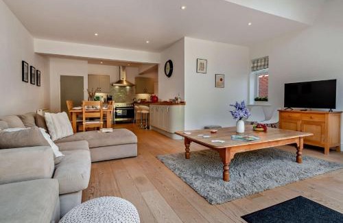 Ryde House | 4 Bed in Ryde 95058