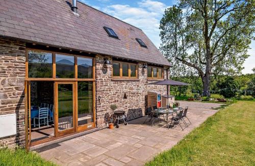 Llanfihangel Tal-y-llyn House | 4 Bed in Talgarth BN182