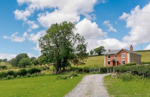 Llanfair Caereinion House | 4 Bed in Welshpool 89012