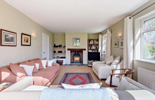 Wareham House | 4 Bed in West Holme DC204