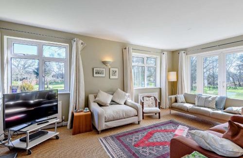 Wareham House | 4 Bed in West Holme DC204