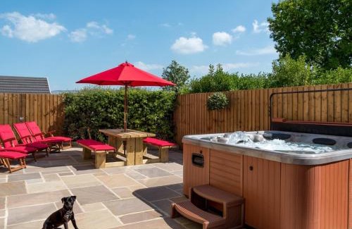 Cwm-twrch Isaf House | 4 Bed in Ystradgynlais BN343