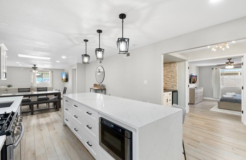 Cavalier Estates House | 4 Bed Mid Century Modern w/Pool, Putting Green, Wood Fired Pizza Oven, Sleeps 9