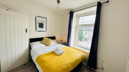 Newport House | 4 Bed Modern Home Close to City Center with Free on Street Parking Work Desk and Fast Internet