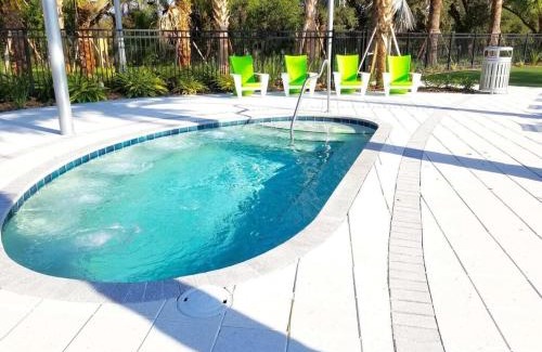 Veranda Palms House | 4 Bed Private Yard-Pool Home