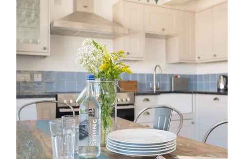 Polzeath Apartment | 4 bed Sea View apartment in the heart of Polzeath