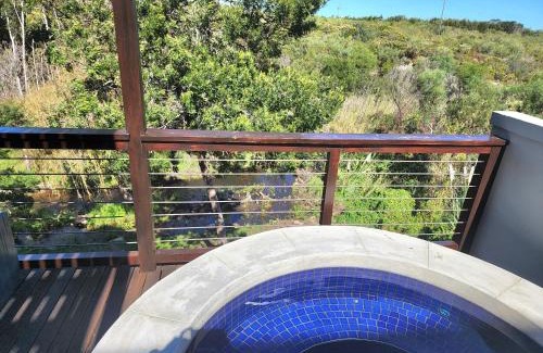 Onrus House | 4 Bed Selfcatering River Tree House overlooking the Onrus river