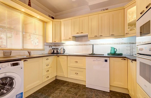 Torrequebrada Ski Chalet | 4 Bed Townhouse with Private Terraces and BBQ