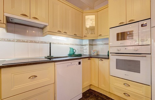 Torrequebrada Ski Chalet | 4 Bed Townhouse with Private Terraces and BBQ