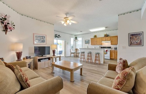 Esprit Villa | 4 Bed Villa with private pool overlooking Golf course and near Disney!