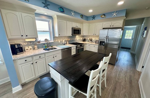 Anglesea House | 4 Bedroom 2 Bath luxury home in a quiet area close to the beach