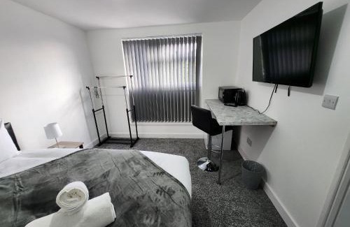 Seisdon House | 4 Bedroom 2 Bathroom Shared House - Near BHX and NEC