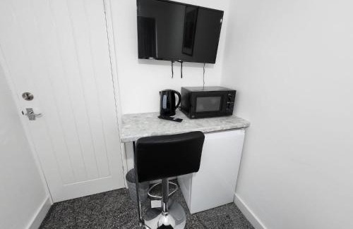 Seisdon House | 4 Bedroom 2 Bathroom Shared House - Near BHX and NEC