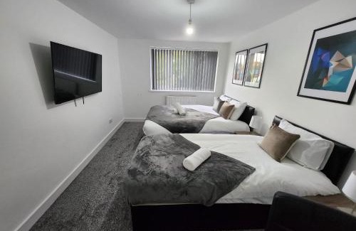 Seisdon House | 4 Bedroom 2 Bathroom Shared House - Near BHX and NEC