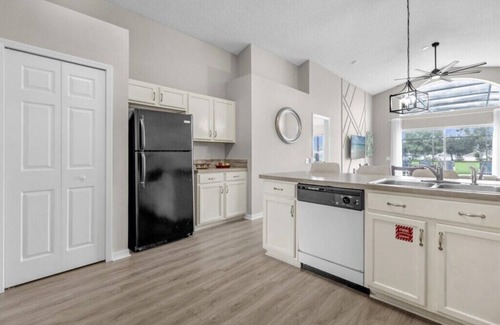 Westridge House | 4 Bedroom/2 Bathroom Manors Westridge (411 LD)