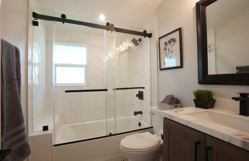 Orange House | 4 bedroom, 2 bathrooms