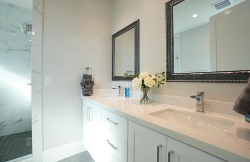 Orange House | 4 bedroom, 2 bathrooms