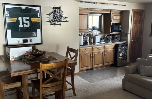 Howard House | 4 Bedroom-3.5 Bath for 2025 NFL Draft in Green Bay