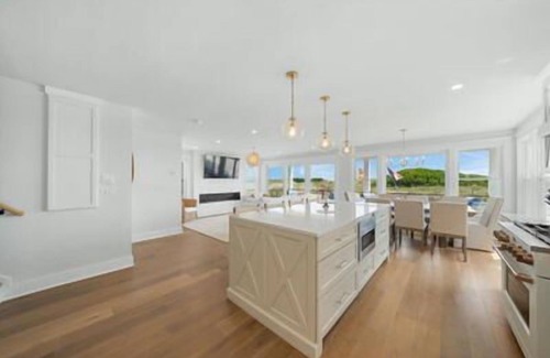Gold Coast Condo | 4 bedroom, 3 bath beach front property
