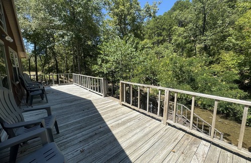 Board Camp Cabin | 4 bedroom/3 bath cabin, sleeps 17, Bear Den Cabin