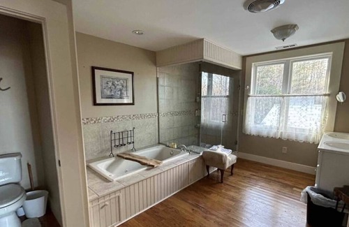 Tiger House | 4 Bedroom 3 Bath Mountain View