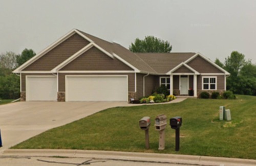 Bellevue House | 4-bedroom, 3-bath ranch in fabulous Green Bay. Minutes away from Lambeau Field!