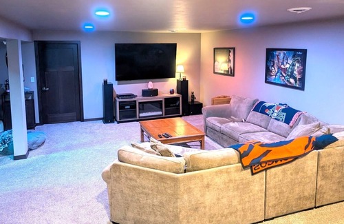 Bellevue House | 4-bedroom, 3-bath ranch in fabulous Green Bay. Minutes away from Lambeau Field!