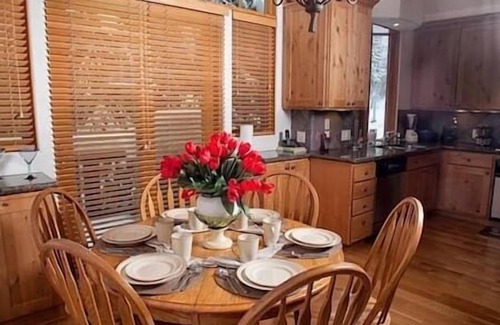 Aspen House | 4 BEDROOM 4 BATH HOME. ASPEN!