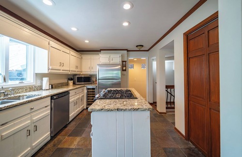 Blairsville House | 4 Bedroom, 4 Bath Mountain Retreat with Panoramic Lake Views and Private Dock
