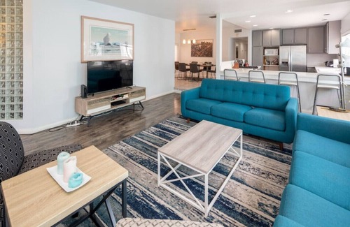 Marina Peninsula Apartment | 4 Bedroom 4 Bath Beach House Retreat Venice/MDR A+