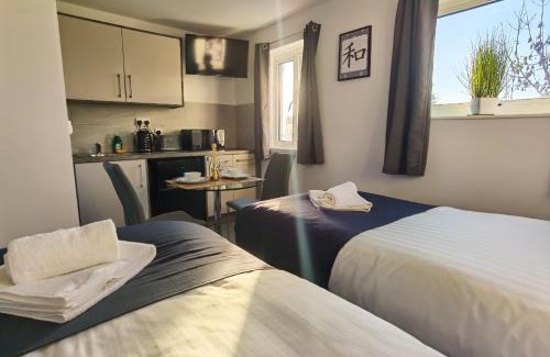 Newborough House | 4 Bedroom 4 Bathroom Contractor House with Secure Locks on Each Bedroom Managed by Your Lettings Short Lets & Serviced Accommodation Peterborough including FREE Parking and WiFi